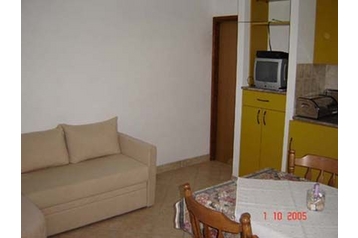 Pension de famille Lumbarda 11